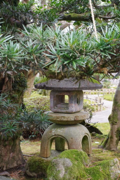 隠れ灯籠