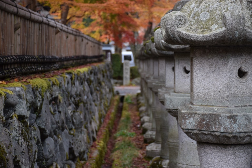 お寺の柱と柱の間