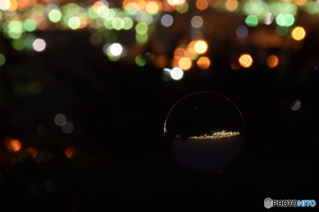 水晶に映る工場夜景