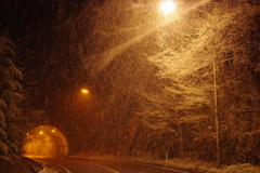 2008年12月25日　チェーン規制のため中国道から降ろされた日の雪