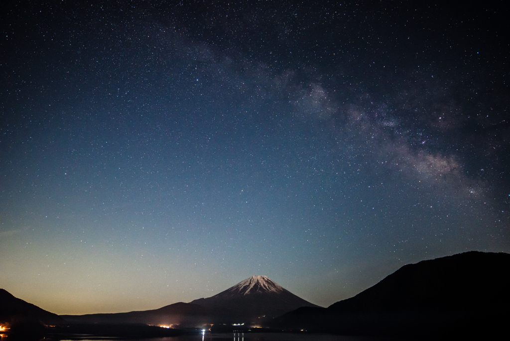 本栖湖の夜空