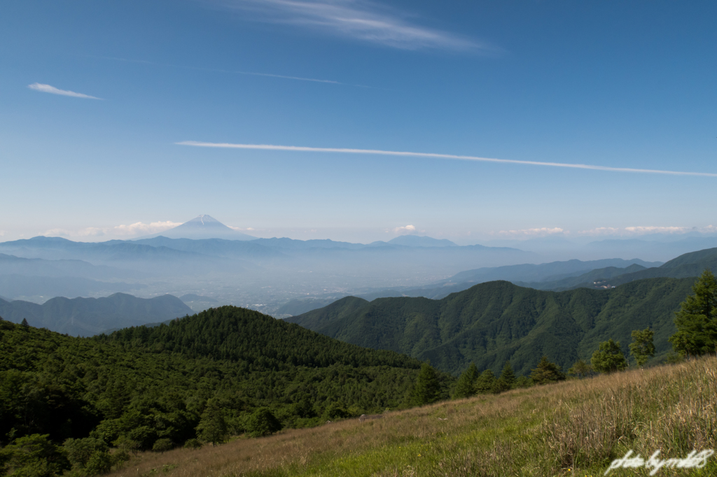 乾徳山扇平から富士山
