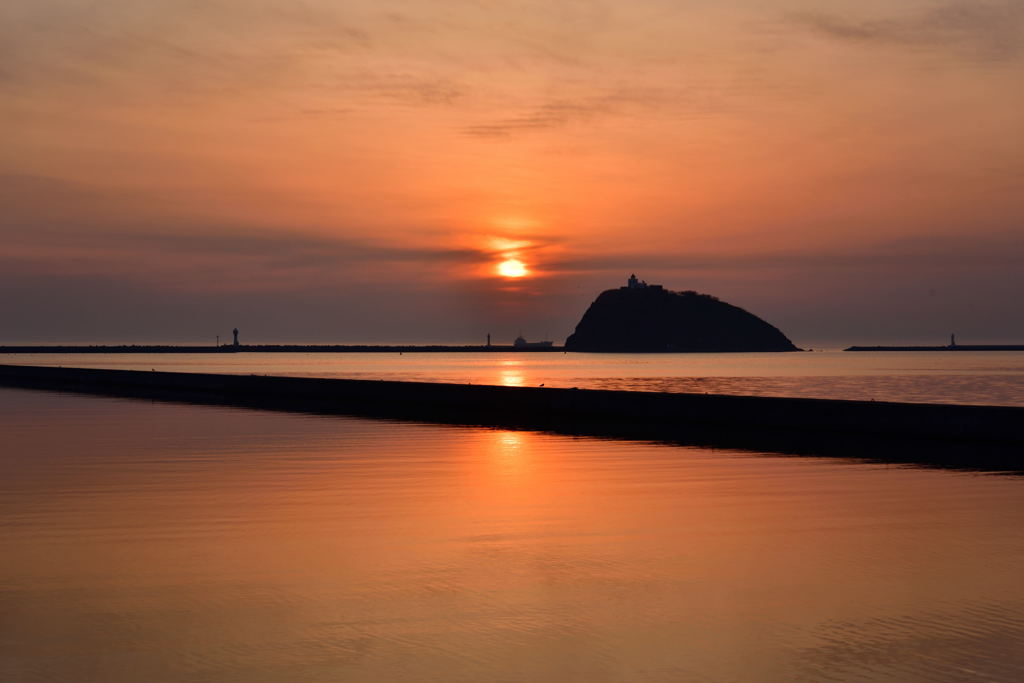 夕陽に染まる