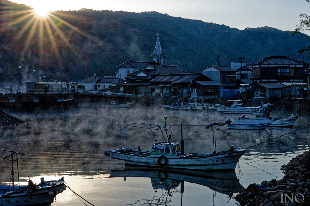信仰集落の夜明け