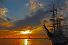 夕暮れの海王丸