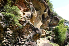虫食い岩