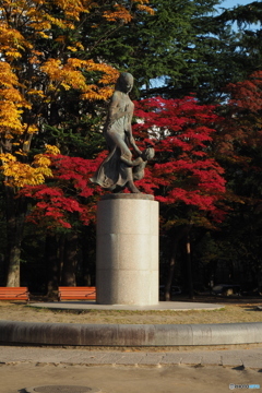 公園の親子像