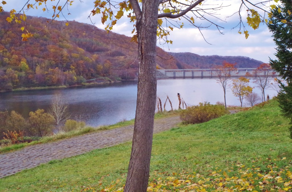 やがてダム湖も真っ白に・・・