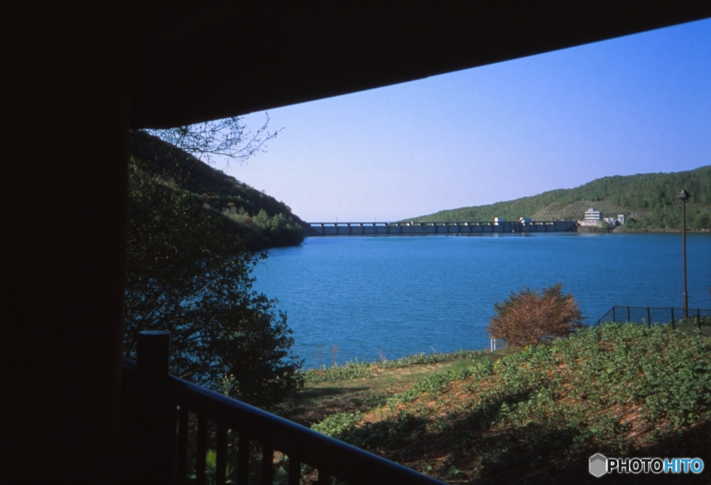 夏のダム湖畔シアター