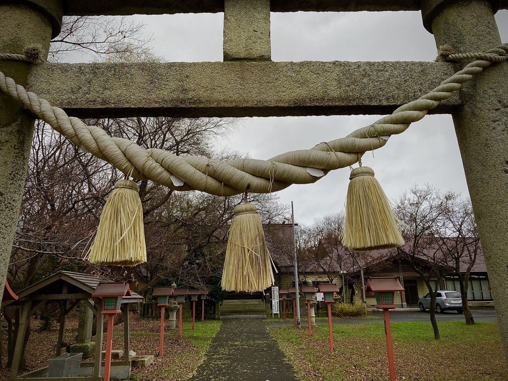 八幡神社のしめ縄・・・