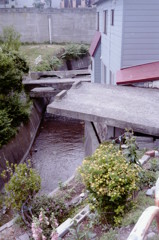 ここに停めるか・・・