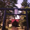 道沿いの神社　