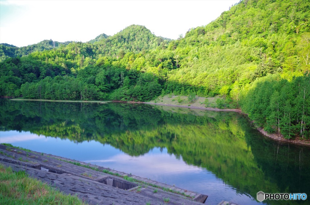 七時前のダム湖２