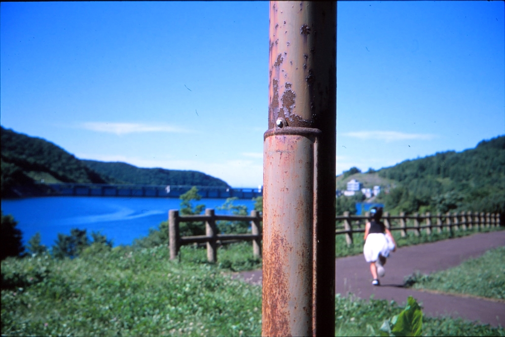 夏のダム湖と錆び・・・