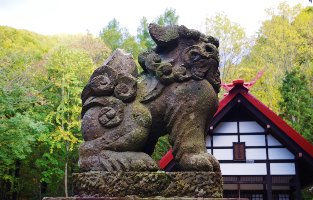定山渓神社の狛犬・・