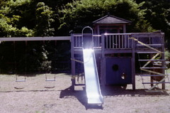 手作り感満載の滑り台・・・