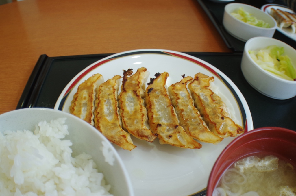 昼飯・・・ぎょうざ定食！