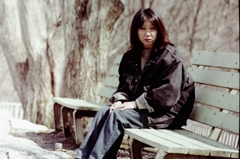 ベンチで待つ人・・・・