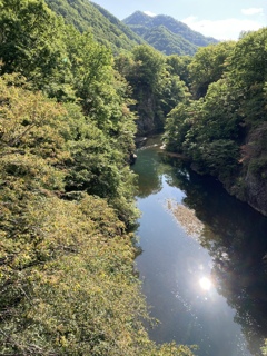 穏やかな渓谷…