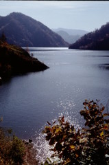 ダム湖の午後