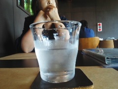 カフェで　注文中