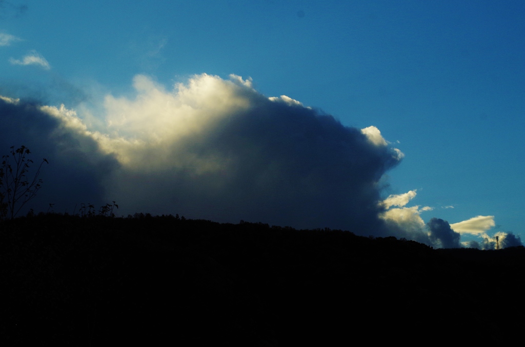 超えてくる雲・・・