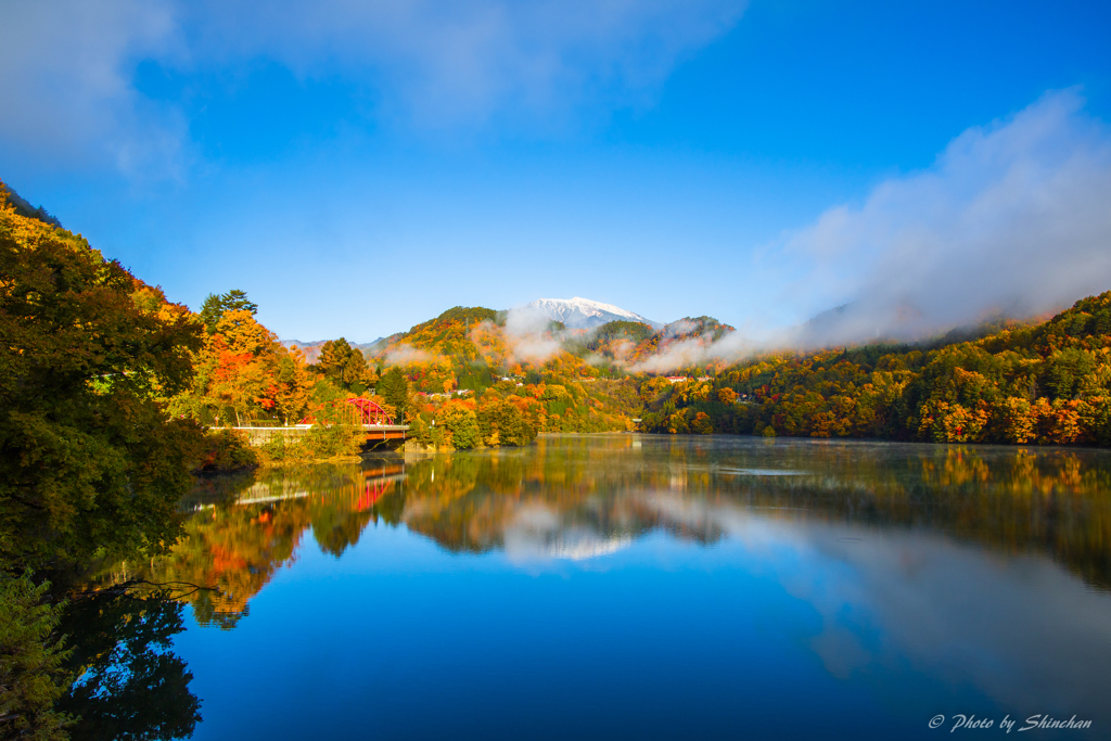 御岳湖から見る御嶽山