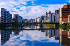 都会の朝