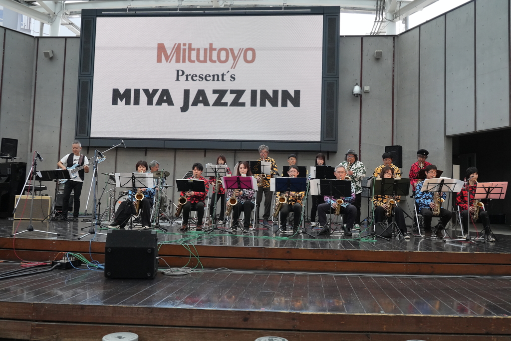 ビッグバンド・３