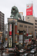 雨の川口駅東口