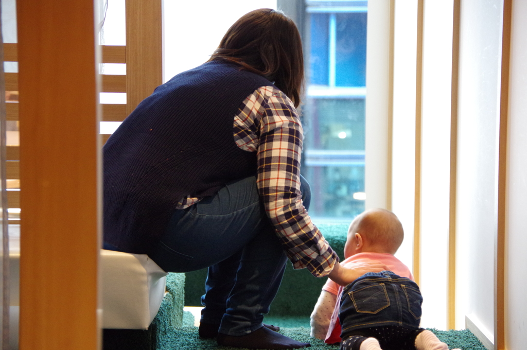 親子の背中