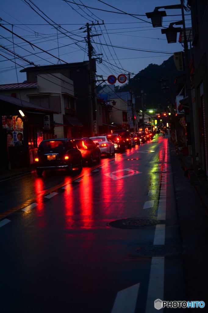 雨上がりのアスファルト