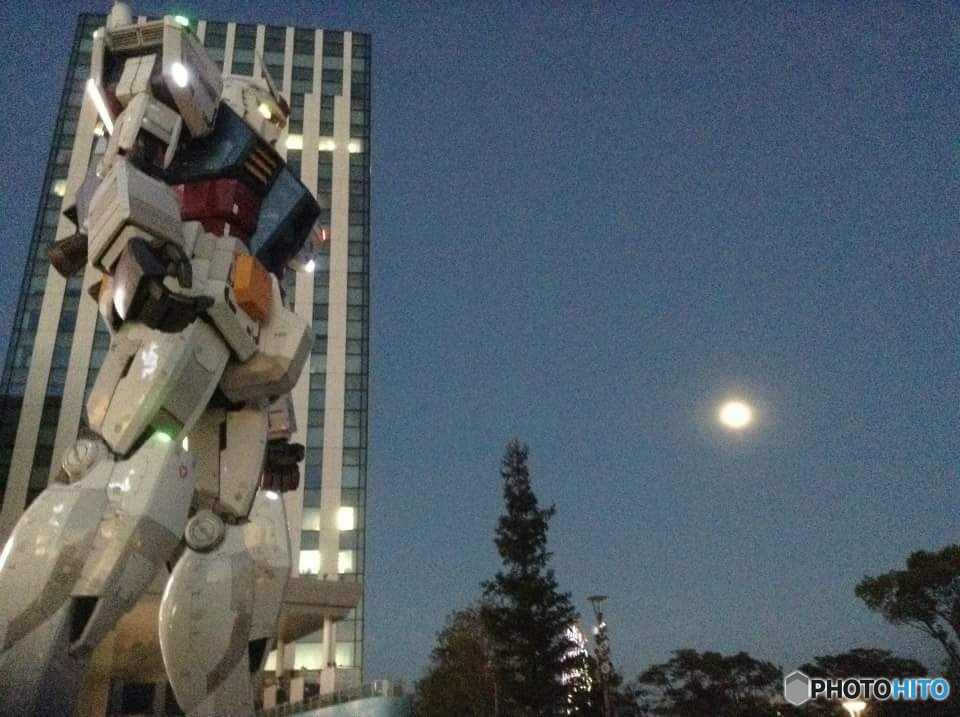 月は出ているか？