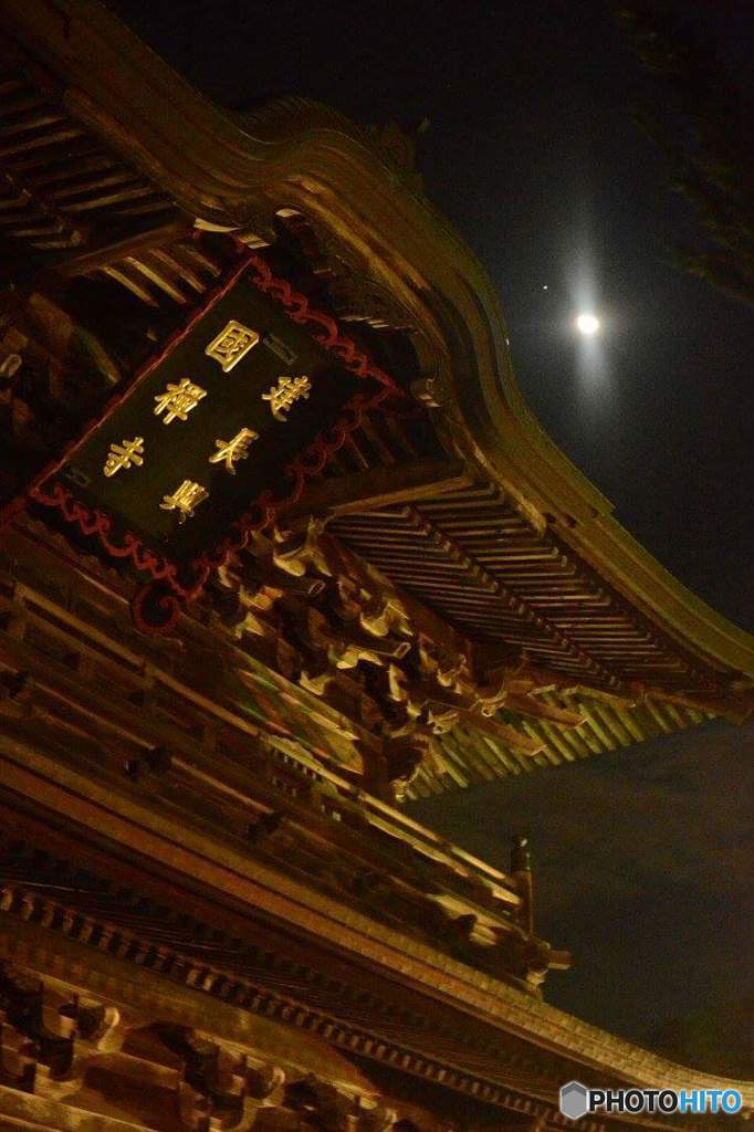建長寺と月