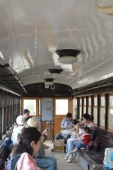 今は動かない電車の中