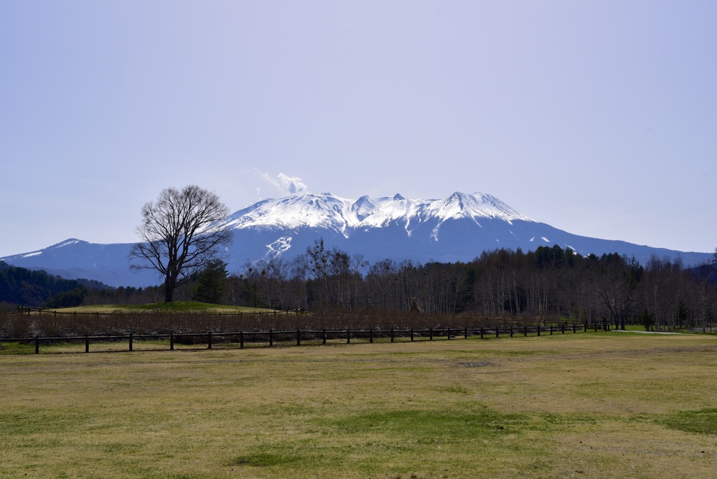 開田高原から御嶽山を望む