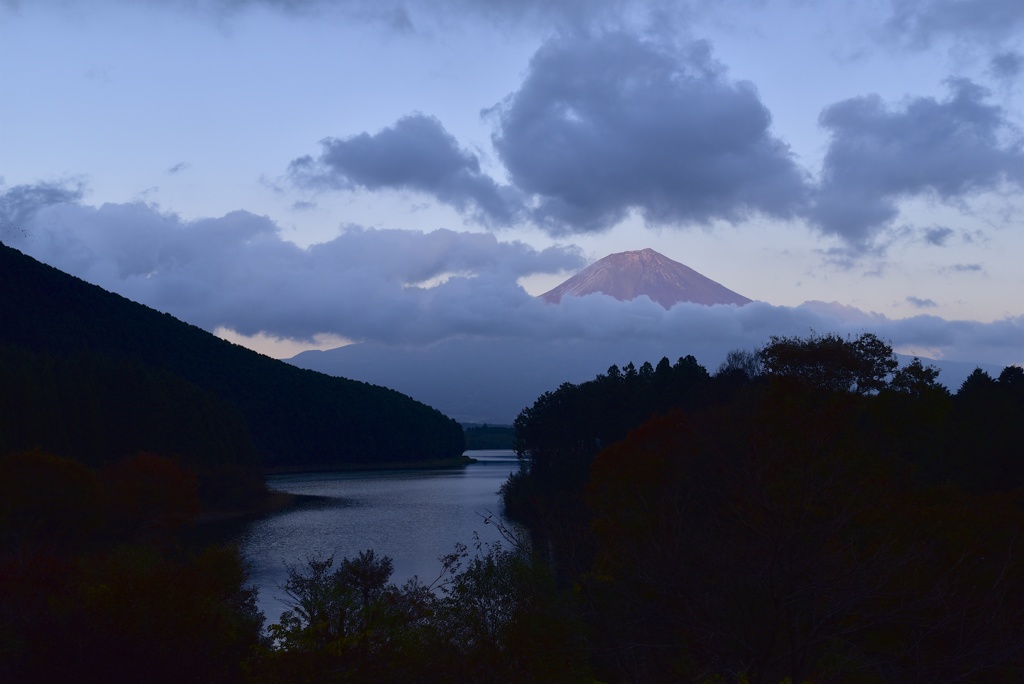 田貫湖と赤富士