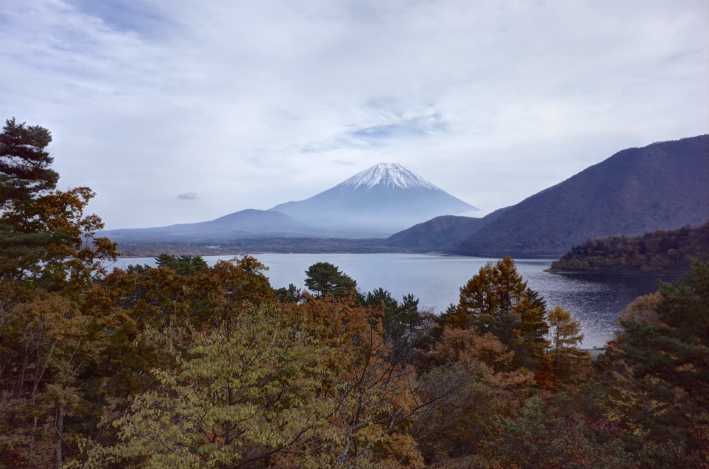 本栖湖と富士