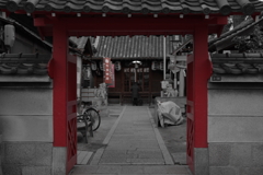 境内と門