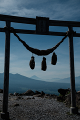 山頂の鳥居