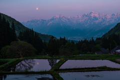 夜明けの月