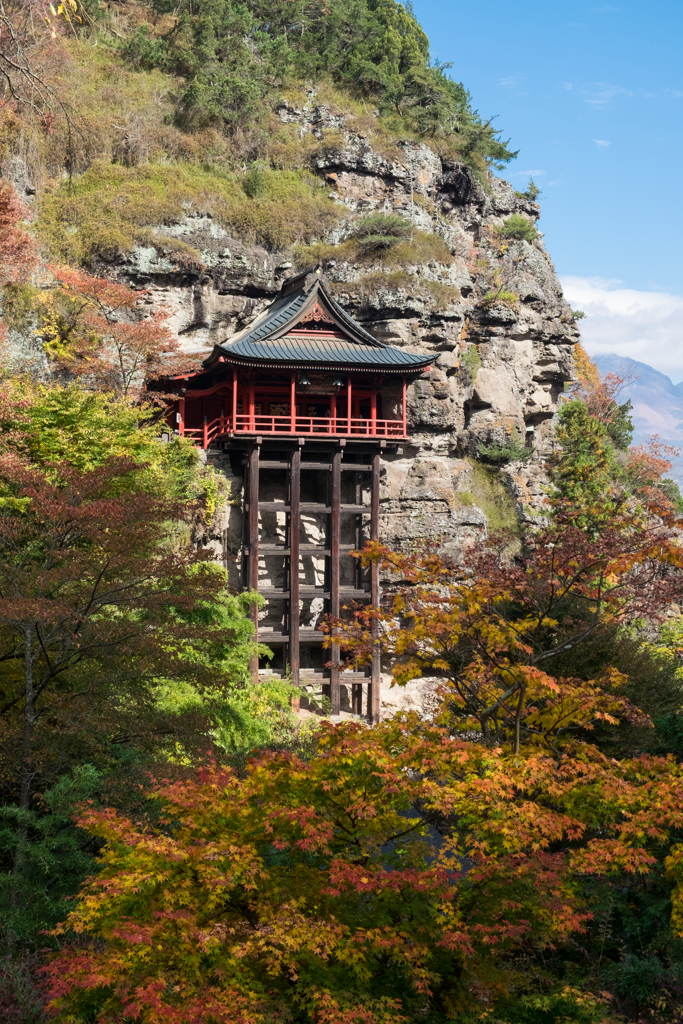 断崖絶壁のお寺