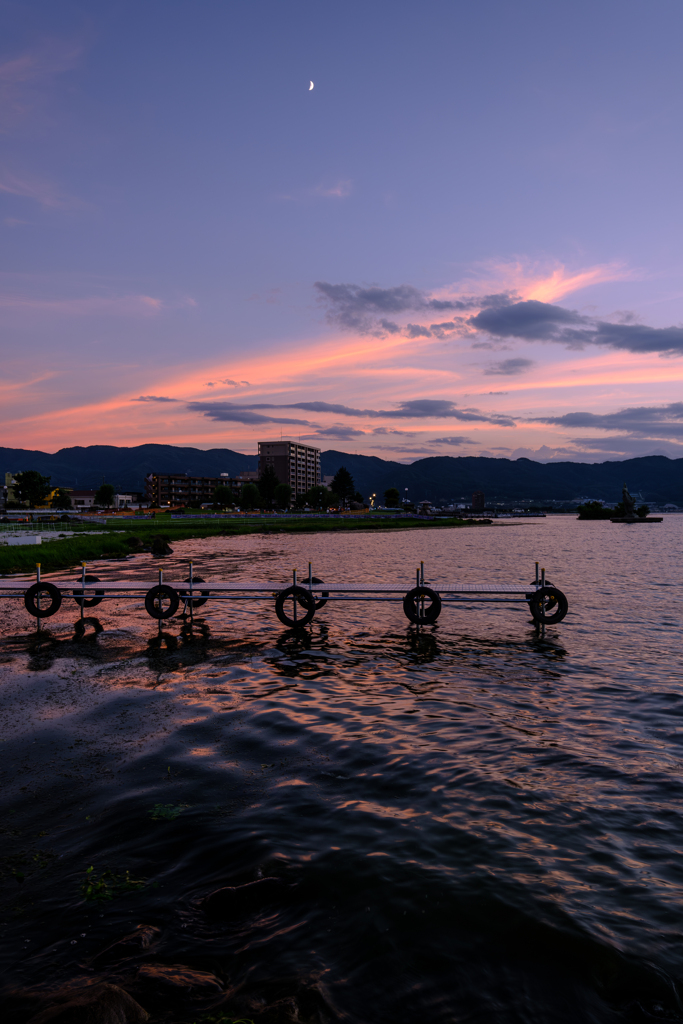 湖畔の夕焼け
