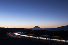 夜明けを駆ける