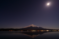 月夜の逆さ富士