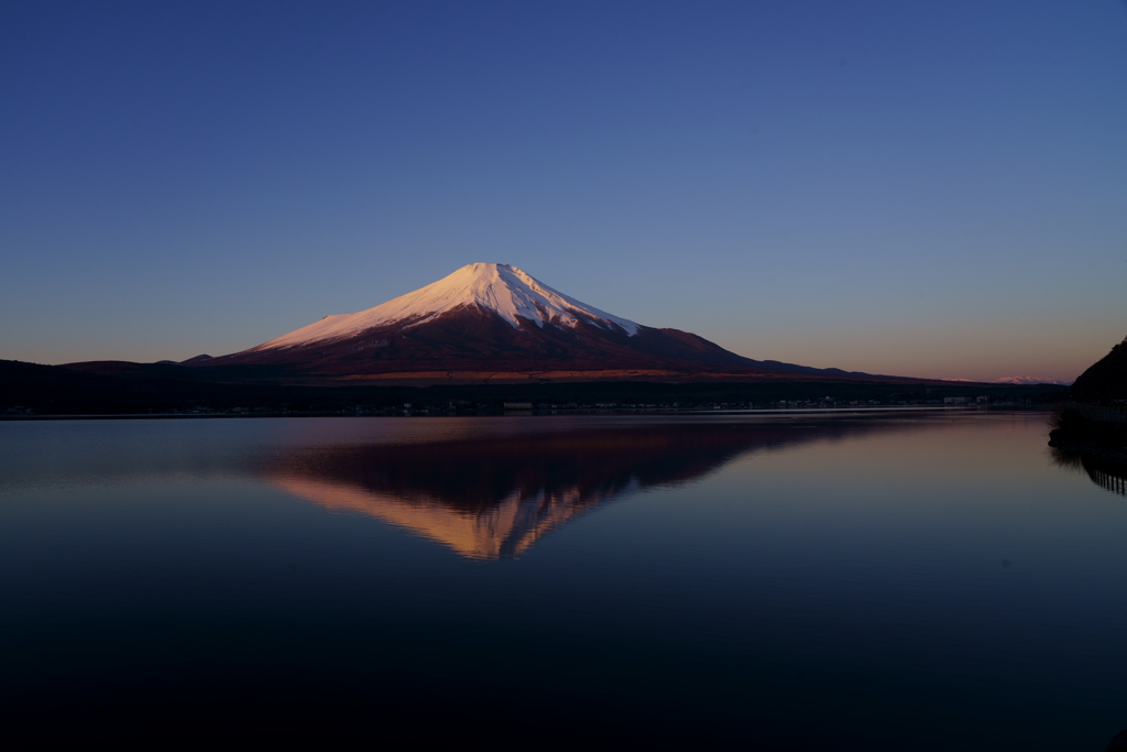 早朝の逆さ富士