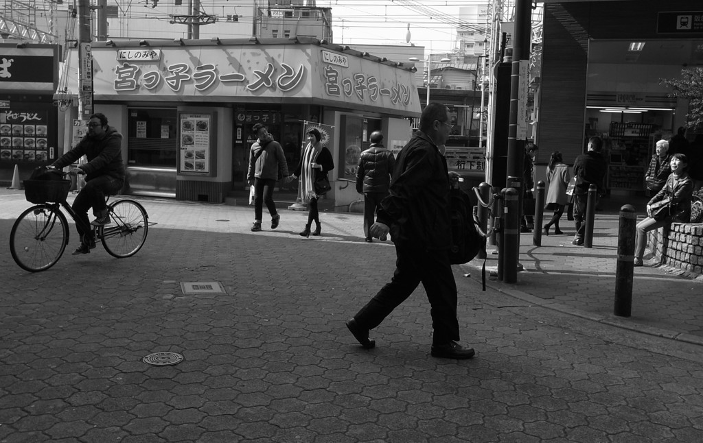 ある駅前の日常
