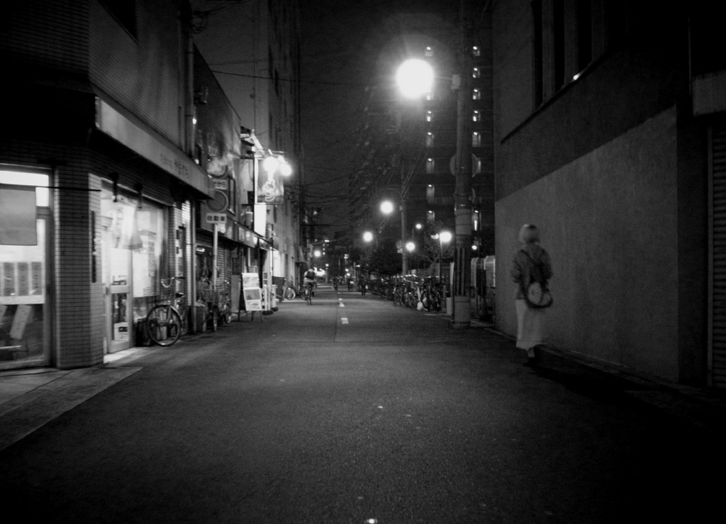 monochrome city 19