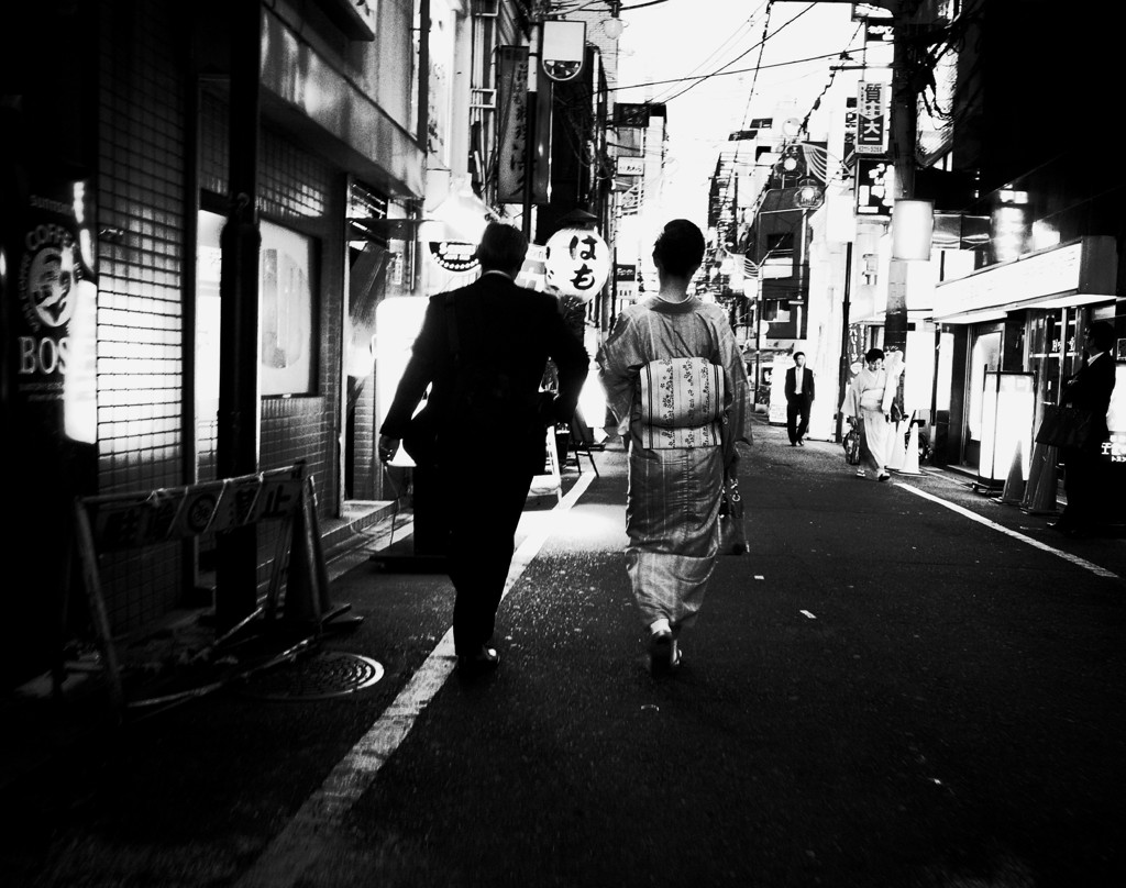 monochrome city 33