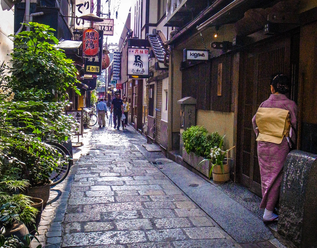 路地裏　４